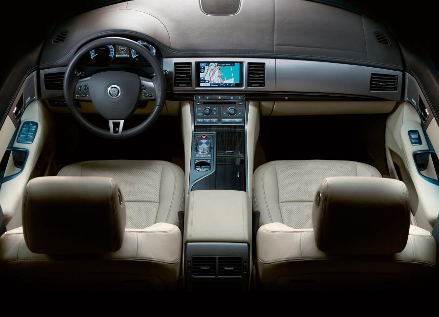  Jaguar XF 2010 года  (фото 2 из 2)